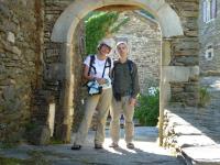 Pose sous une arche